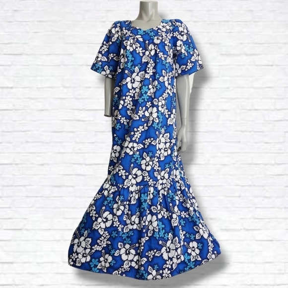 Vintage Dresses & Skirts - Vintage ChinLan Blue Hawaiian Floral Print MuuMuu Maxi Dress Size M